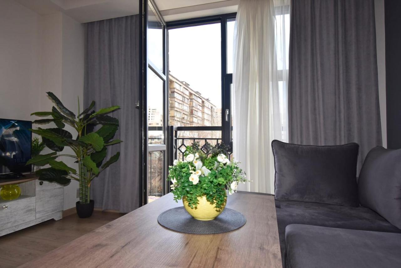 Home4You City Center Apartments エレバン エクステリア 写真