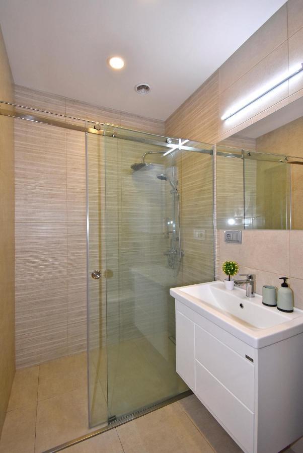 Home4You City Center Apartments エレバン エクステリア 写真