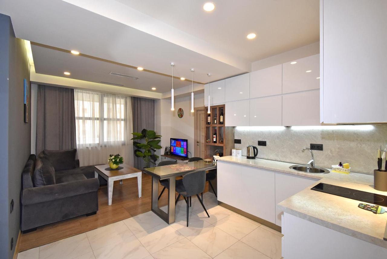 Home4You City Center Apartments エレバン エクステリア 写真